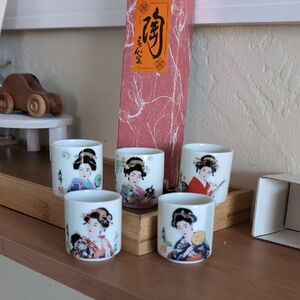 Elegant Japanese Geisha Tea Cups Set - White